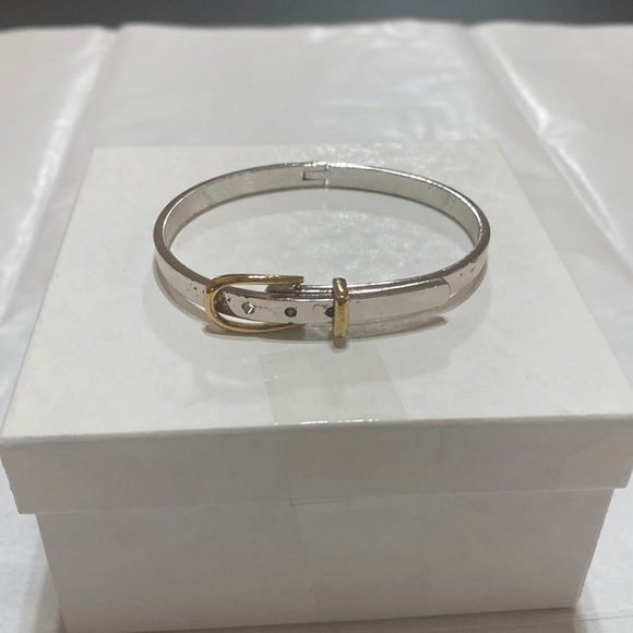 Bracelet - Picture 1 of 5